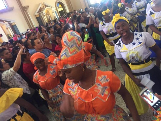 FOTOS: Pastoral Garífuna le rinde tributo a la Virgen de Suyapa en la Basílica Menor