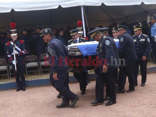 En imágenes: Cortejo fúnebre en honor a los dos policías Tigres muertos en enfrentamiento