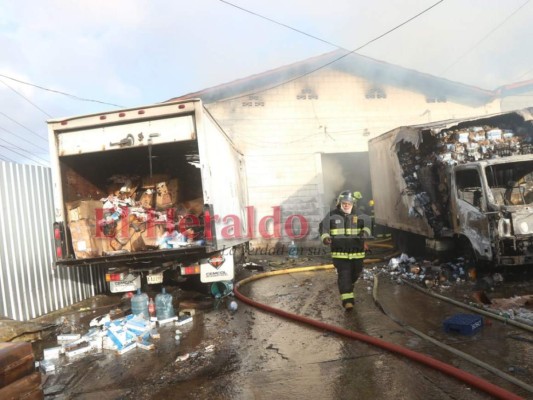 FOTOS: Pérdidas millonarias deja fuerte incendio en bodegas de Tegucigalpa