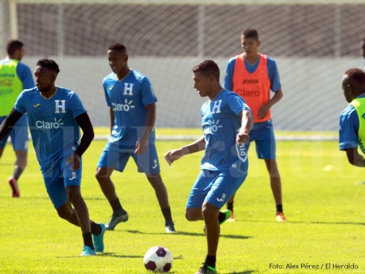 La H entrena en Comayagua con camisa nueva