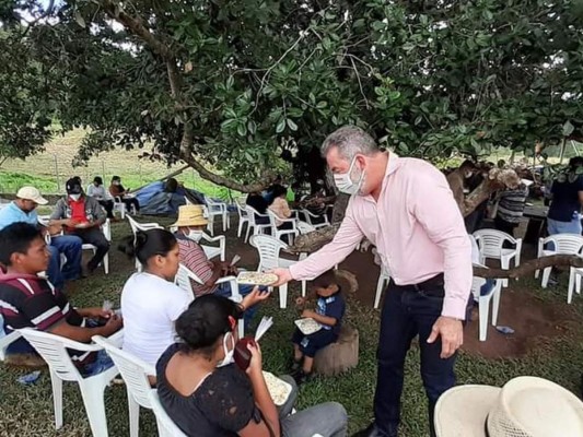 Precandidatos ya andan en campaña política y presumen su lado más 'humilde'