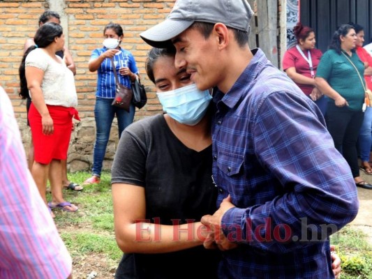 Lágrimas y dolor: incendio arrasa con dos casas en la Nueva Capital (FOTOS)