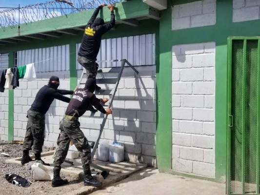 FOTOS: Routers, celulares y armas les hallaron a reos en Támara