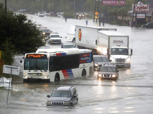 FOTOS: Texas y Luisiana, con agua hasta el cuello por tormenta Imelda