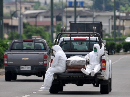 FOTOS: El drama de Ecuador, país desbordado de muertes por coronavirus