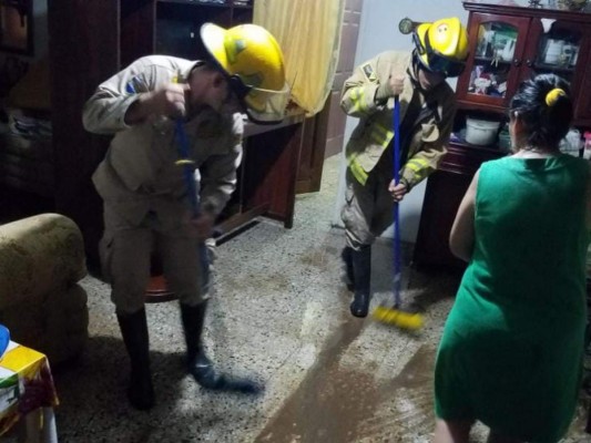 FOTOS: Casas y calles inundadas dejan fuertes lluvias en el país