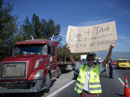 FOTOS: Pancartas y vías cerradas en el séptimo día de protestas en Chile