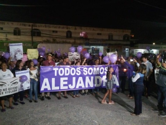 Con globos y carteles, ceibeños marcharon exigiendo justicia para hija de jueza víctima de violación