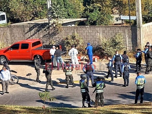 Un rótulo, una faja y dos cadáveres: el dantesco hallazgo en la salida al norte de la capital