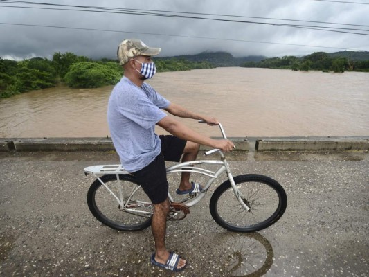 El paso del huracán Eta en Honduras: Una muerte, daños e inundaciones