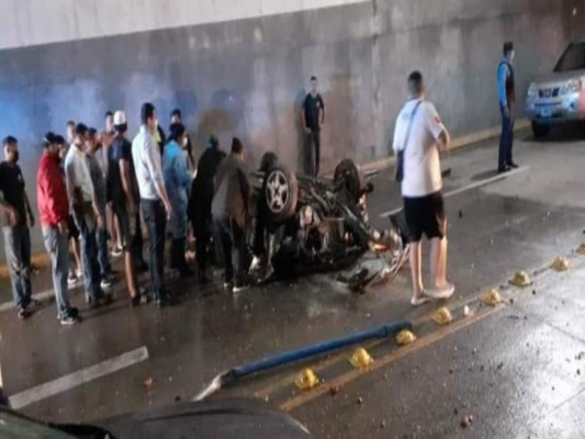 Las fuertes imágenes que dejó el accidente en el bulevar Juan Pablo II