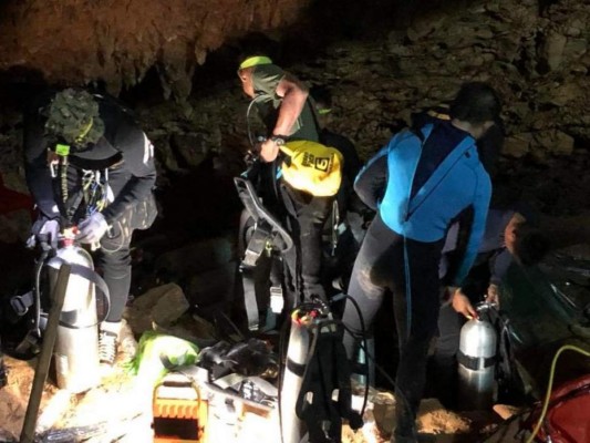 Así es el dramático rescate de los niños atrapados en una cueva de Tailandia