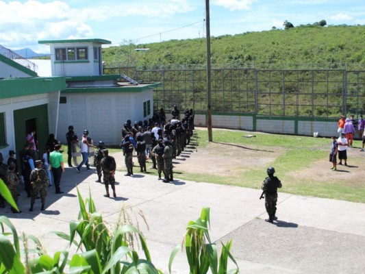 FOTOS: Routers, celulares y armas les hallaron a reos en Támara