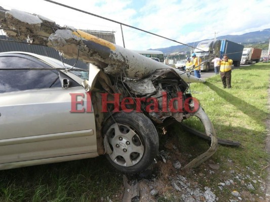 ¡Evitó atropellar un perro y chocó! Las imágenes que no vio del accidente en el anillo periférico