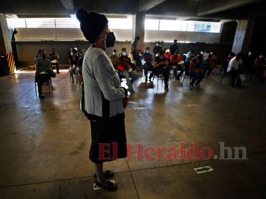 El colapso vuelve a agobiar centros de triaje en la capital (FOTOS)