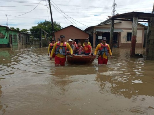 En imágenes: La tempestad no pasa para habitantes del Valle de Sula, que siguen bajo el agua tras potentes lluvias