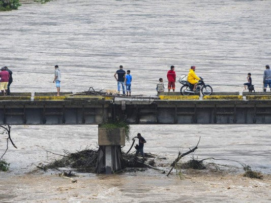 El paso del huracán Eta en Honduras: Una muerte, daños e inundaciones