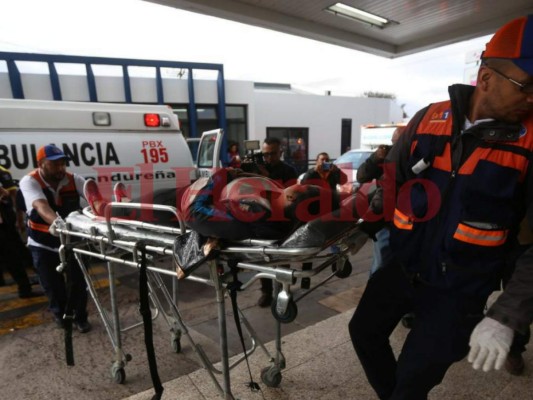 Dramáticas imágenes del choque entre dos buses en la carretera a Olancho que dejó varios heridos