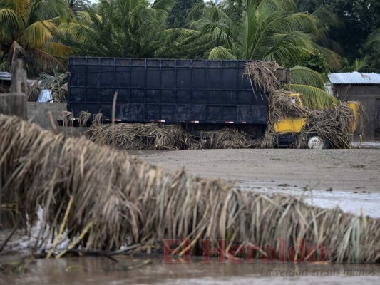 FOTOS: El agua baja y deja ver los niveles que alcanzó debido al paso de la tormenta Eta   