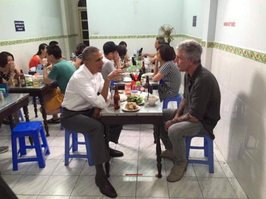 JOH, Mel y otros presidentes que se exhibieron comiendo en público