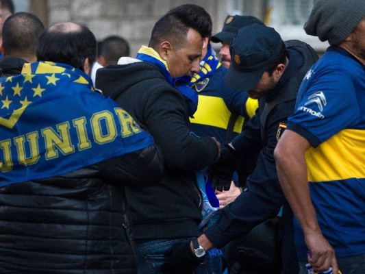 FOTOS: Ambientazo en el Santiago Bernabéu para la final River vs Boca Juniors en Madrid