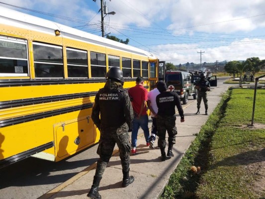 FOTOS: Así fue el traslado de 42 reos a la cárcel de El Porvenir