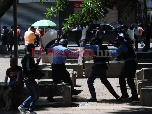 FOTOS: En disturbios termina marcha convocada por grupos sindicales