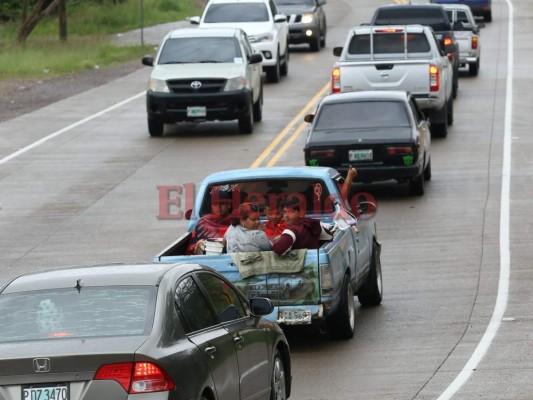 Llegan las caravanas de capitalinos que regresan del feriado morazánico