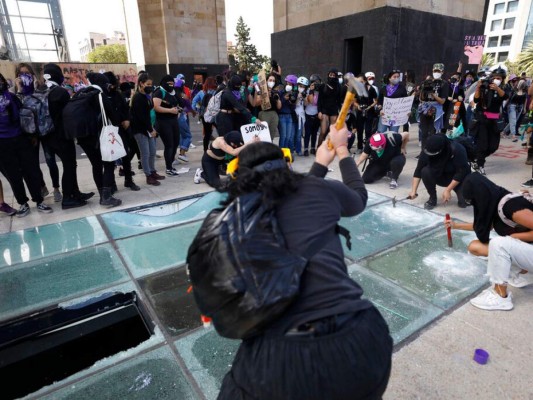 FOTOS: Protestas y clamor en el Día Internacional de la Mujer