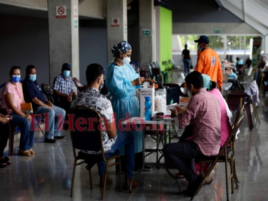 Así se desarrolló la jornada de vacunación para aplicar la segunda dosis contra el coronavirus (Fotos)