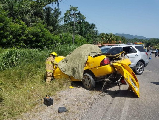 Tristes imágenes de la tragedia vial donde falleció una familia en Tela