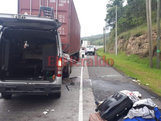 Así ocurrió el trágico accidente entre un busito y una rastra en la carretera al norte