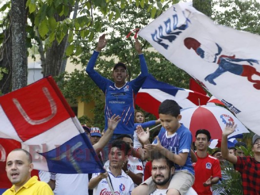 FOTOS: La Ultra Fiel pinta de tricolor las calles sampedranas en apoyo al León