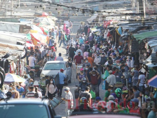 Capitalinos abarrotaron mercados ante anuncio de cierre por foco de contaminación  