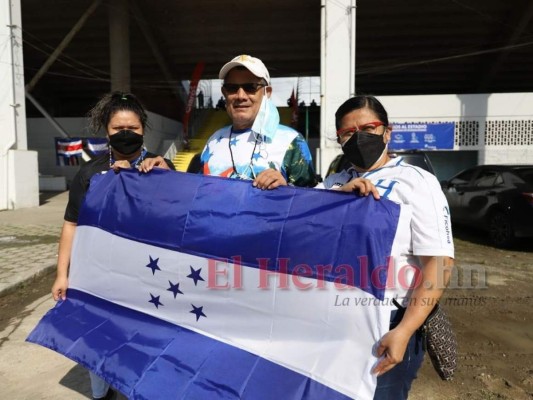 FOTOS: Ambientazo de la afición hondureña en el Olímpico de San Pedro Sula