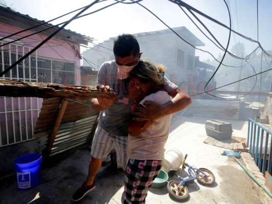 Las 15 dramáticas imágenes del incendio que cegó la vida de una menor y arrasó con siete casas en la colonia Fernando Calderón