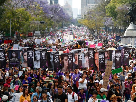 FOTOS: Protestas y clamor en el Día Internacional de la Mujer