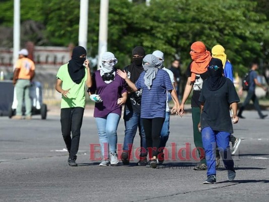 FOTOS: encapuchados bloquearon paso al bulevar Suyapa y anillo periférico