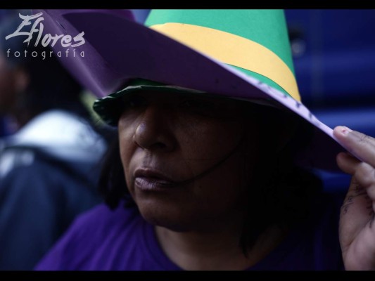 Feministas protestan en las cercanías del Congreso Nacional