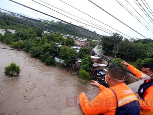 FOTOS: Crecida de ríos por lluvias mantienen en alerta a la capital