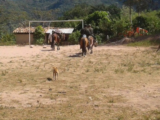 Por cielo, mar y tierra terminan de llegar maletas electorales en zonas de Honduras