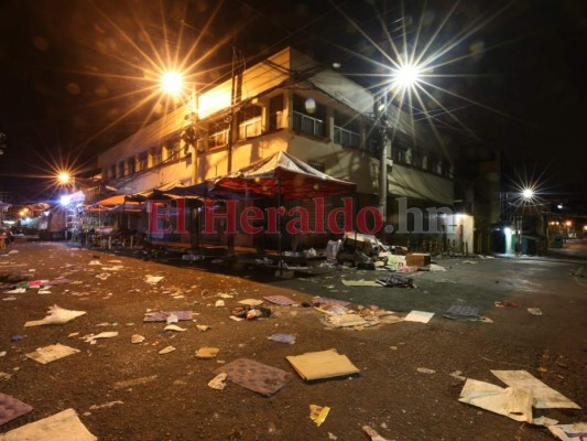 FOTOS: Inundadas de basura amanecieron las calles de Comayagüela, tras fiesta navideña