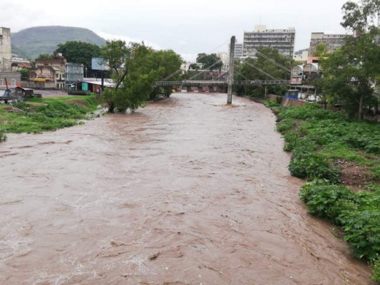 FOTOS: Crecida de ríos por lluvias mantienen en alerta a la capital