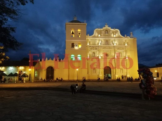 FOTOS: Así es la vida nocturna en el Centro Histórico de Comayagua