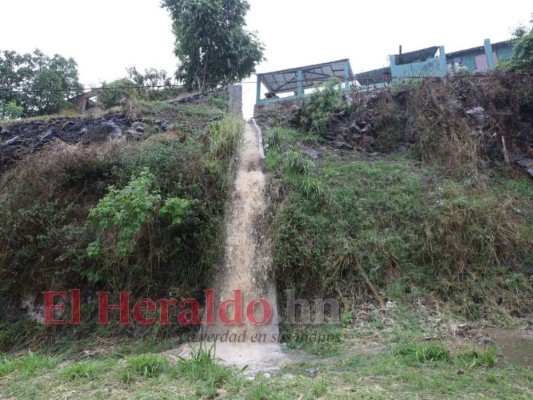 Imágenes de la fuerte lluvia que sorprendió este miércoles a los capitalinos