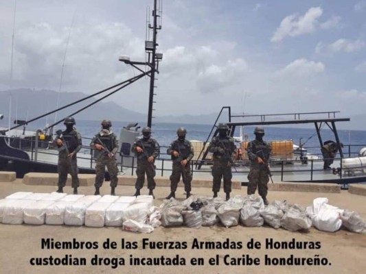 FOTOS: Así fue la potente incautación de droga en el Caribe hondureño