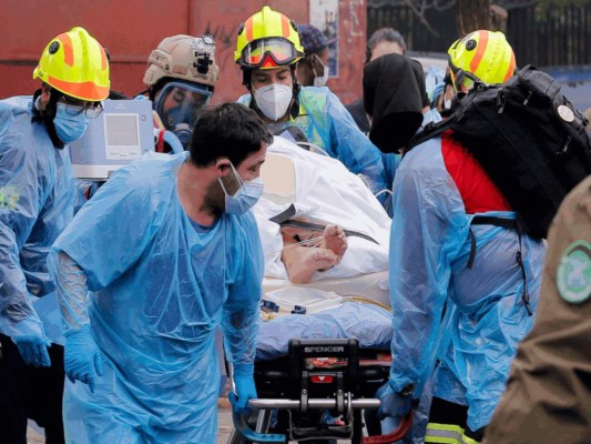 La dramática evacuación de pacientes entubados por incendio en hospital de Chile (Fotos)