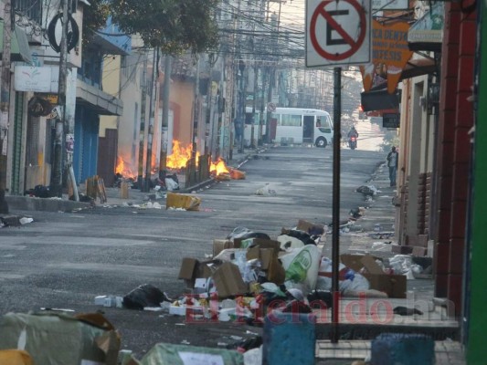 ¡Seamos más limpios! Capitalinos reciben el 2020 con la ciudad inundada de basura