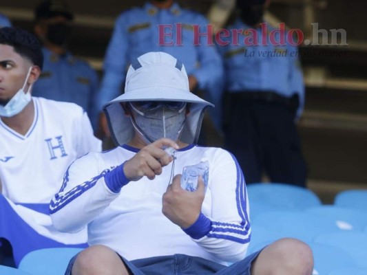 FOTOS: Ambientazo de la afición hondureña en el Olímpico de San Pedro Sula