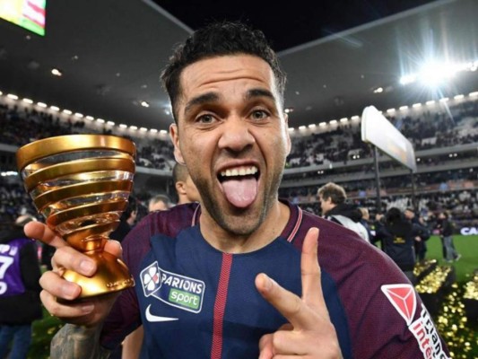 Dani Alves, el futbolista con más títulos en la historia (Fotos)